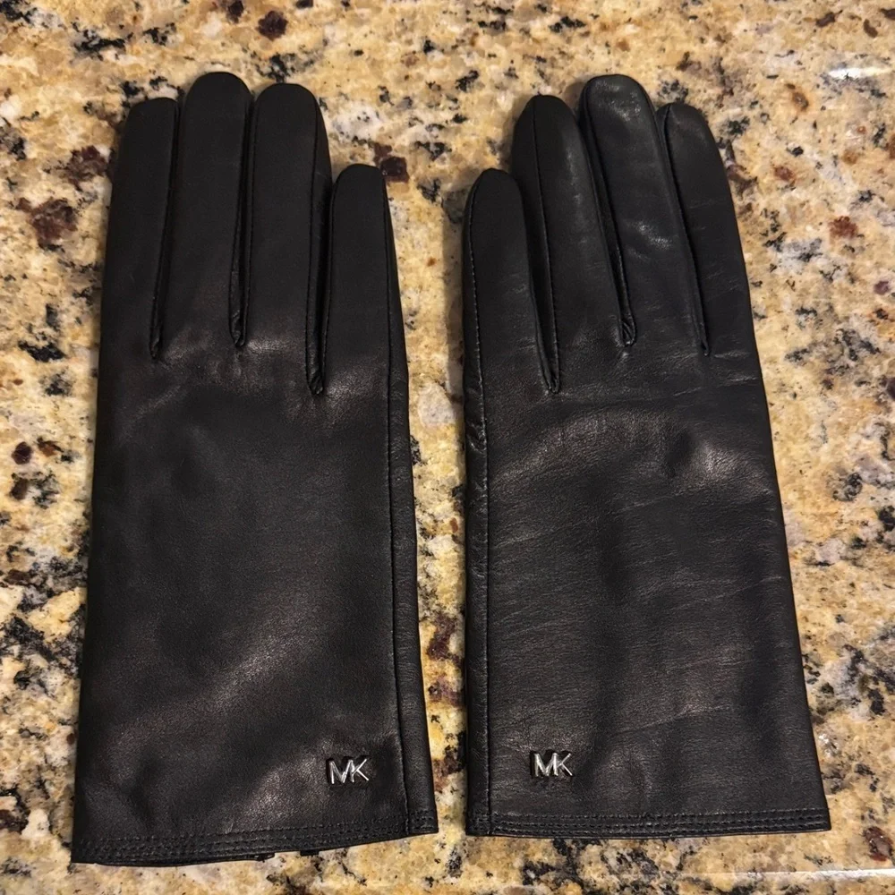 Michael Kors Women’s Classic Black Leather Gloves